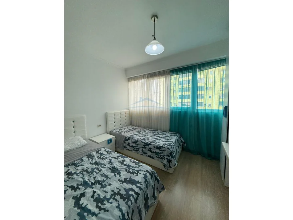 Tirane, shes apartament 2+1+Ballkon Kati 3, 80 m² (jordan misja)