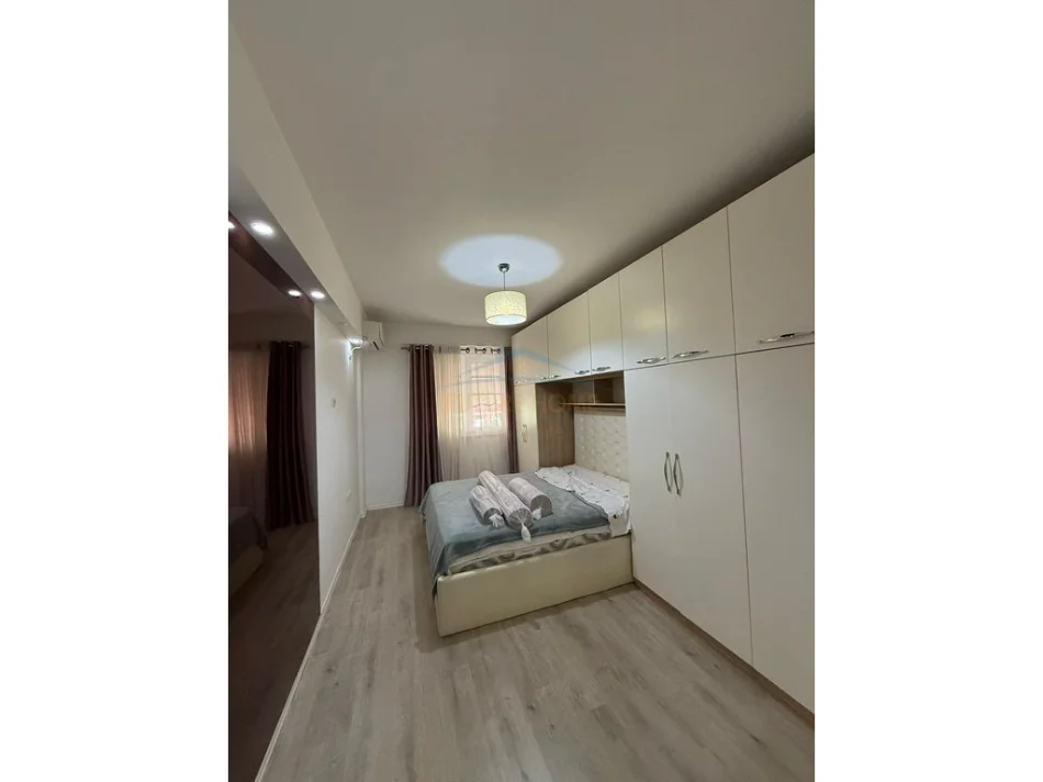 Tirane, shes apartament 2+1+Ballkon Kati 3, 80 m² (jordan misja)