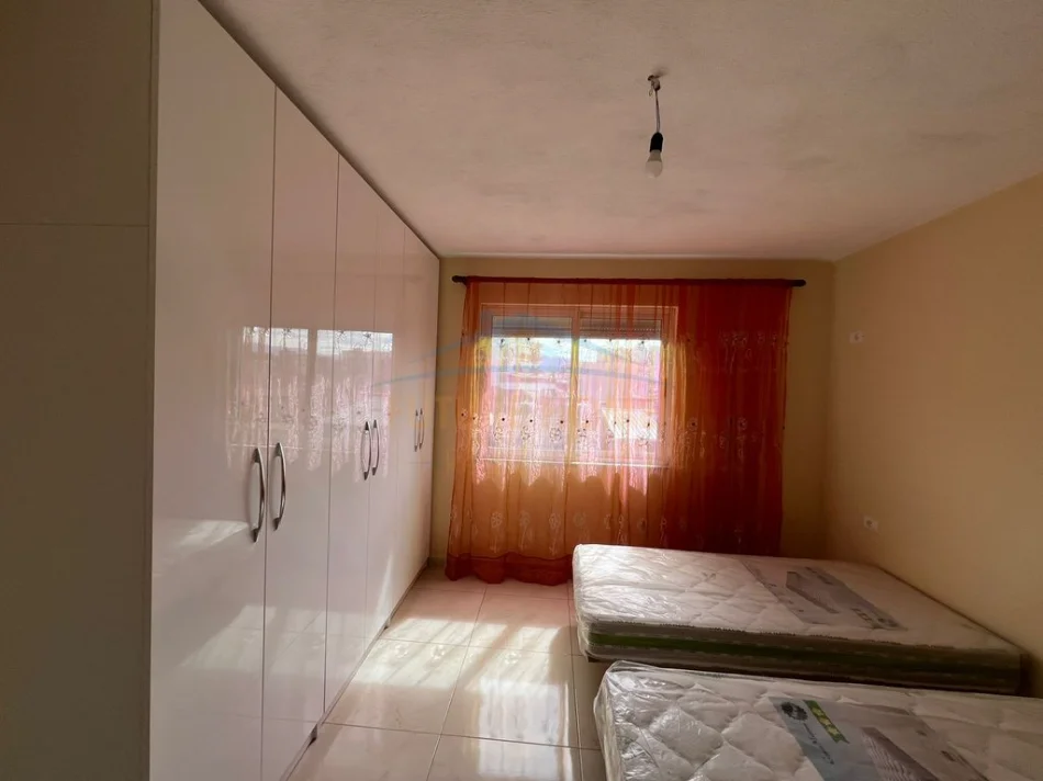 Tirane, jepet me qera apartament 1+1+Aneks+Ballkon Kati 5, 65 m² 500 € (Medrese)