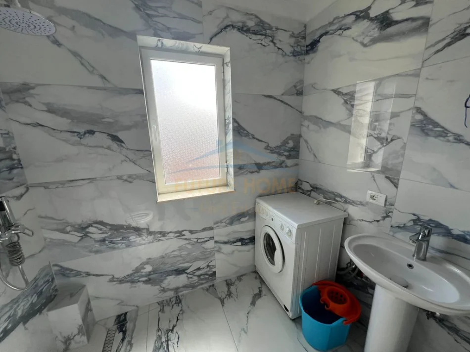 Tirane, jepet me qera apartament 1+1+Aneks+Ballkon Kati 5, 65 m² 500 € (Medrese)