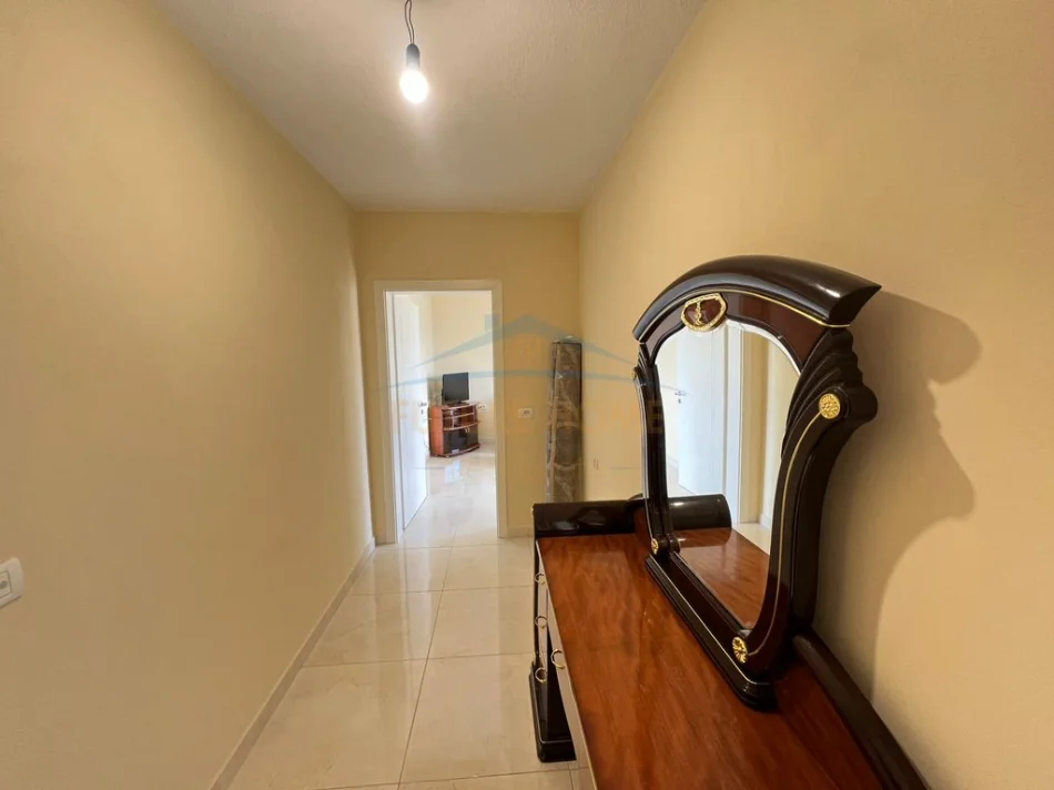 Tirane, jepet me qera apartament 1+1+Aneks+Ballkon Kati 5, 65 m² 500 € (Medrese)