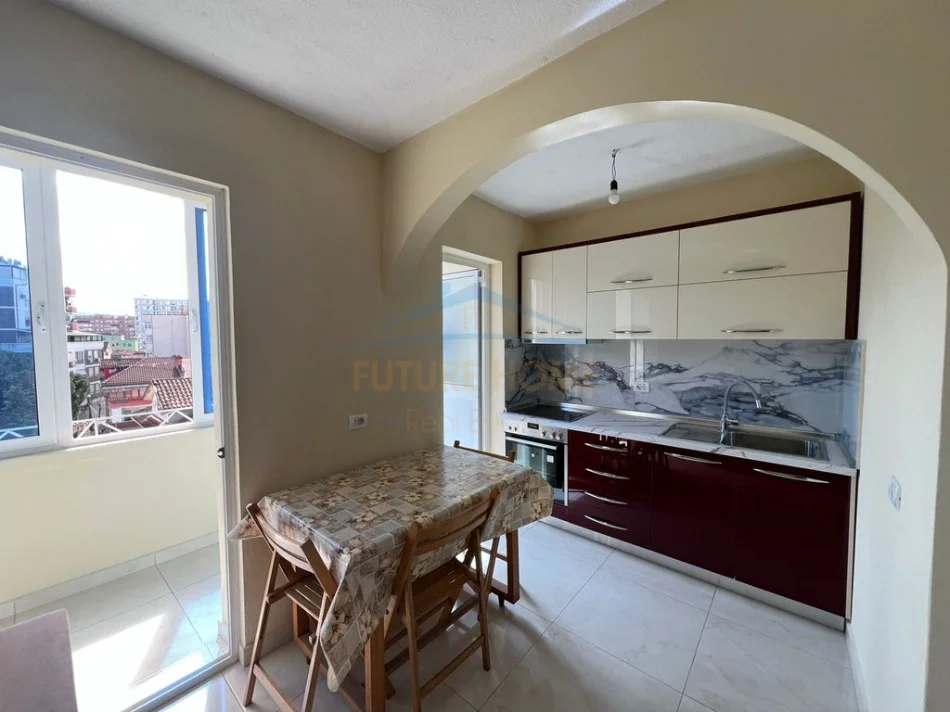 Tirane, jepet me qera apartament 1+1+Aneks+Ballkon Kati 5, 65 m² 500 € (Medrese)