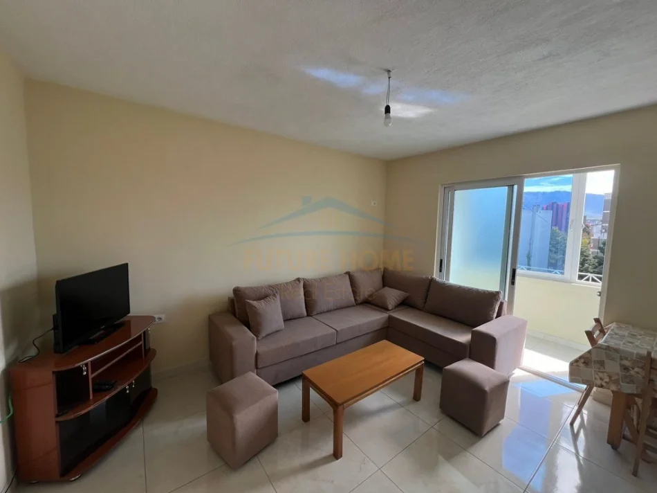 Tirane, jepet me qera apartament 1+1+Aneks+Ballkon Kati 5, 65 m² 500 € (Medrese)