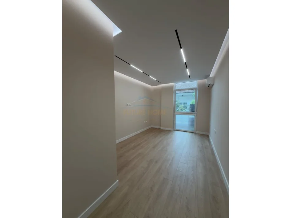 Tirane, jepet me qera ambjent biznesi Kati 2, 131 m² 2.000 € (AIR ALBANIA)