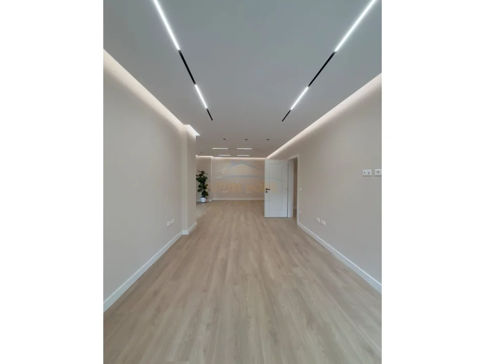 Tirane, jepet me qera ambjent biznesi Kati 2, 131 m² 2.000 € (AIR ALBANIA)