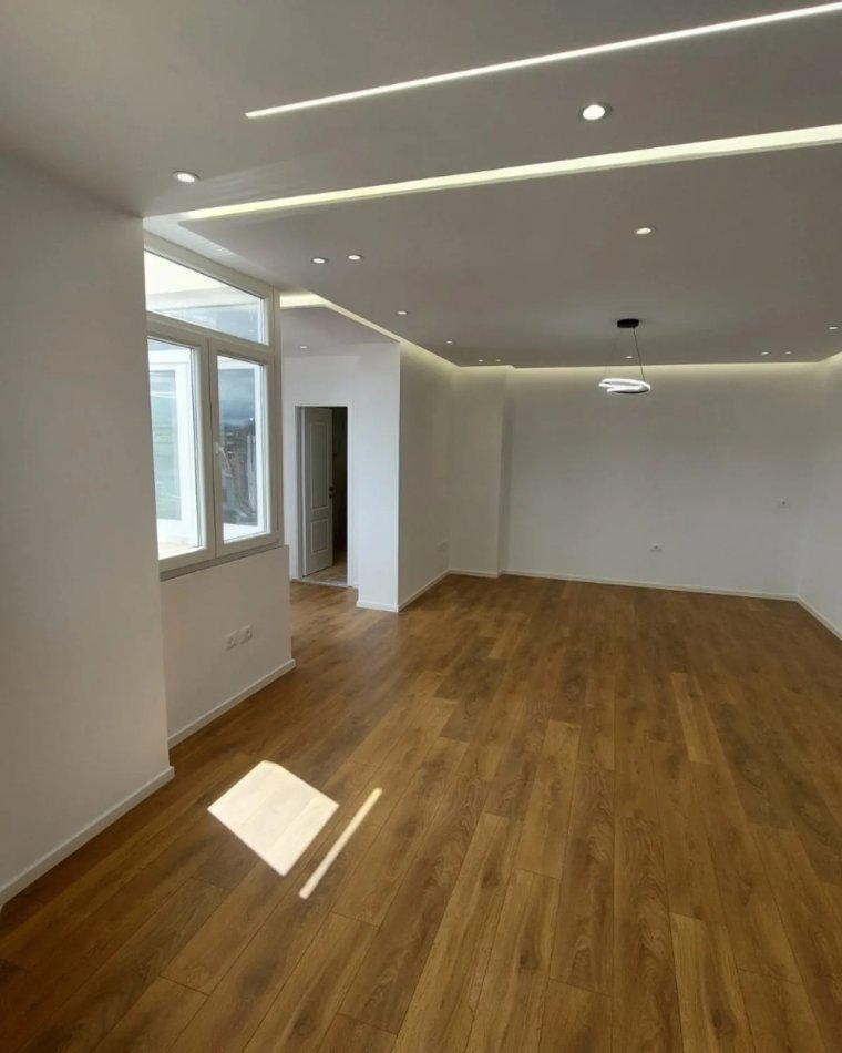 Tirane, shitet apartament 2+1 , 100 m² 215,000 € (Rruga e Barrikadave)