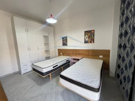 Tirane, jepet me qera apartament 1+1+Ballkon Kati 4, 55 m² 500 € (Rruga e Elbasanit)
