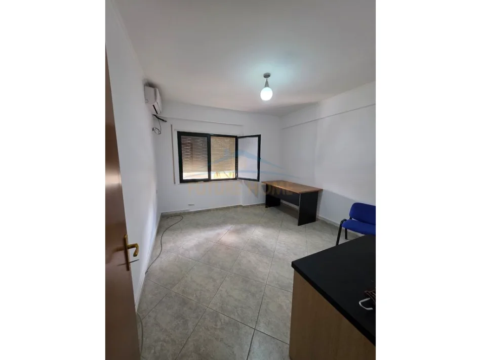 Tirane, jepet me qera apartament 2+1+Aneks+Ballkon Kati 2, 133 m² 999 € (Don Bosko)