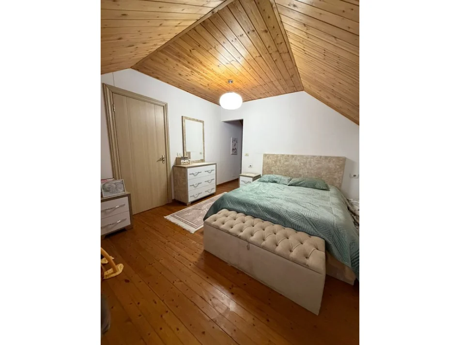 Tirane, shitet apartament duplex Kati 8, 153 m² 285.000 € (FRESK)