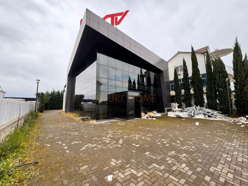 Tirane, jepet me qera Kati 0, 1.000 m² 3.000 € (Kamez)