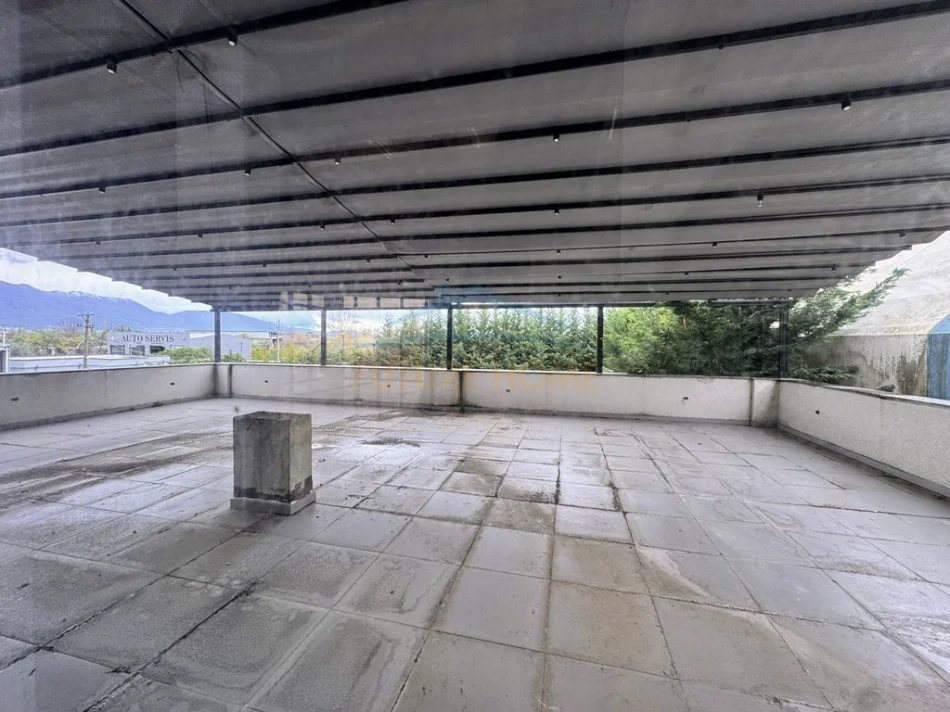 Tirane, jepet me qera Kati 0, 1.000 m² 3.000 € (Kamez)