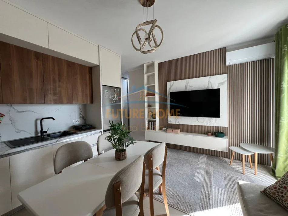 Tirane, jepet me qera apartament 2+1+Ballkon Kati 5, 85 m² 600 € (Ish Dogana)