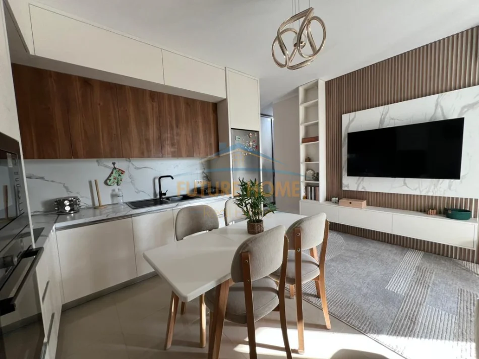 Tirane, jepet me qera apartament 2+1+Ballkon Kati 5, 85 m² 600 € (Ish Dogana)