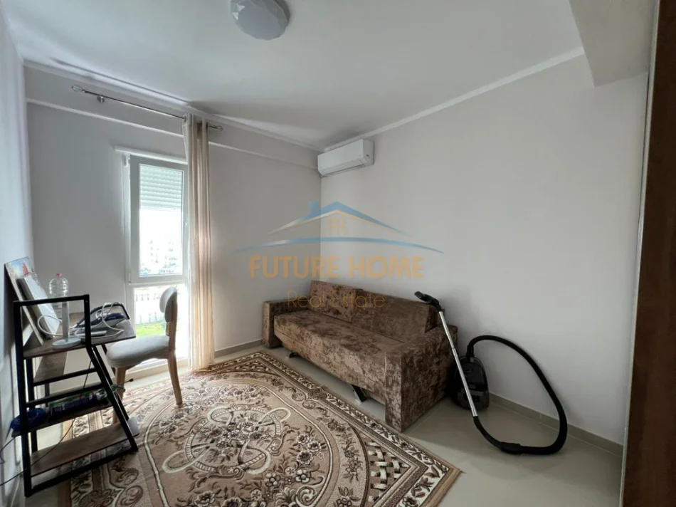 Tirane, jepet me qera apartament 2+1+Ballkon Kati 5, 85 m² 600 € (Ish Dogana)