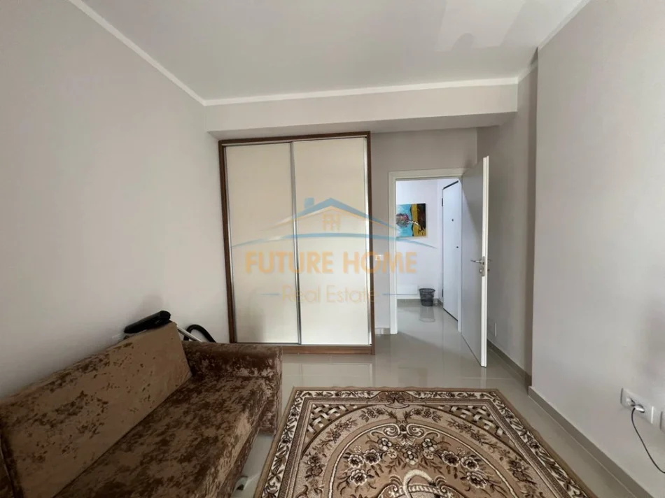 Tirane, jepet me qera apartament 2+1+Ballkon Kati 5, 85 m² 600 € (Ish Dogana)