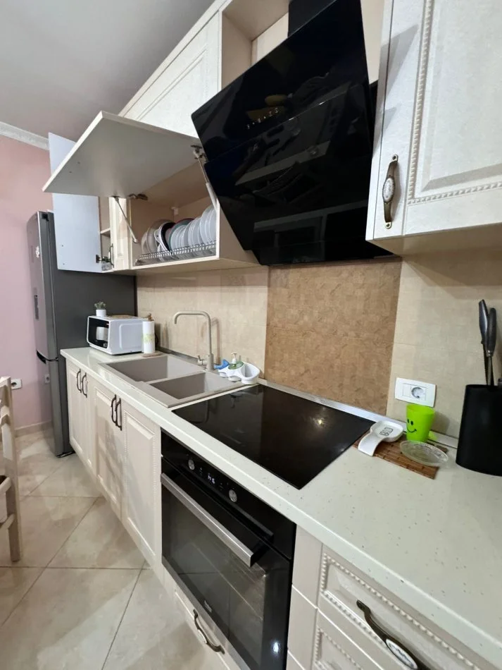 Tirane, jepet me qera apartament 1+1 Kati 1, 65 m² 450 € (mine peza)