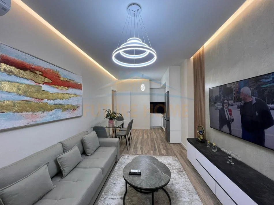 Tirane, jepet me qera apartament 1+1+Ballkon Kati 4, 70 m² 900 € (Rruga e Kosovarëve)