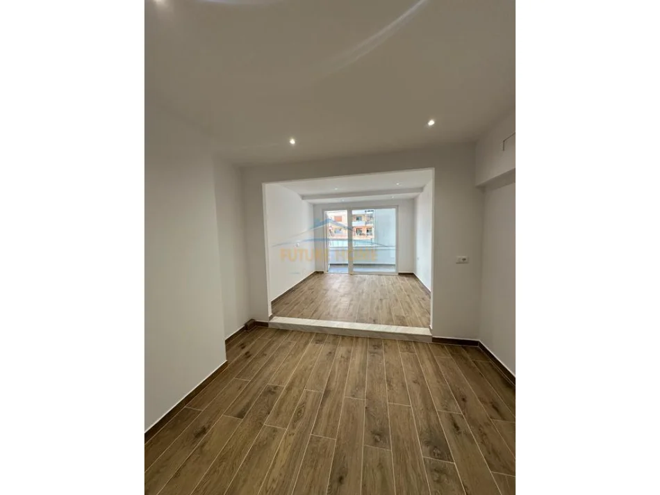 Tirane, shitet apartament 2+1 Kati 2, 106 m² 270.000 € (Stacioni i Trenit, Tirane.)