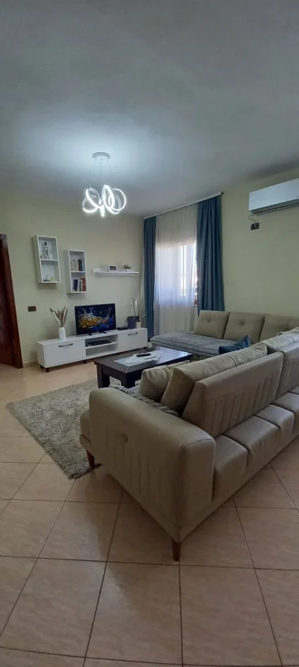 Tirane, shitet apartament 2+1 Kati 5, 100.000 € 