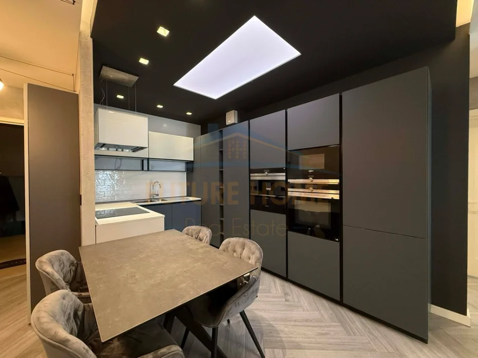 Tirane, shitet apartament 2+1+Ballkon Kati 4, 105 m² 300.000 € 