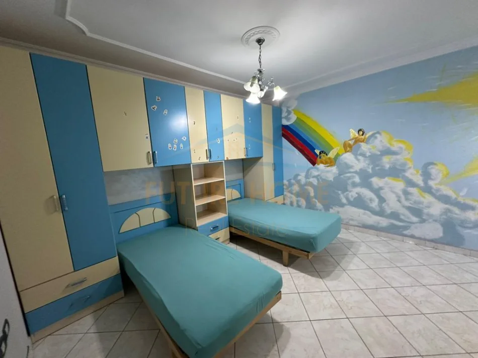 Tirane, shitet apartament 2+1+Ballkon Kati 3, 119 m² 200.000 € (Laprake)