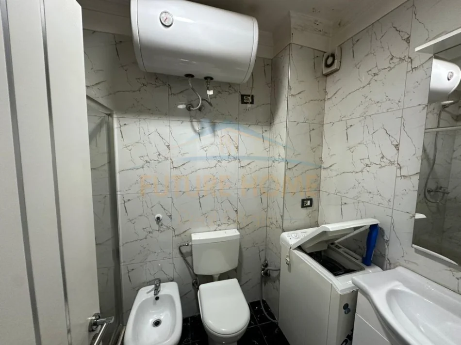 Tirane, shitet apartament 2+1+Ballkon Kati 3, 119 m² 200.000 € (Laprake, Tirane)