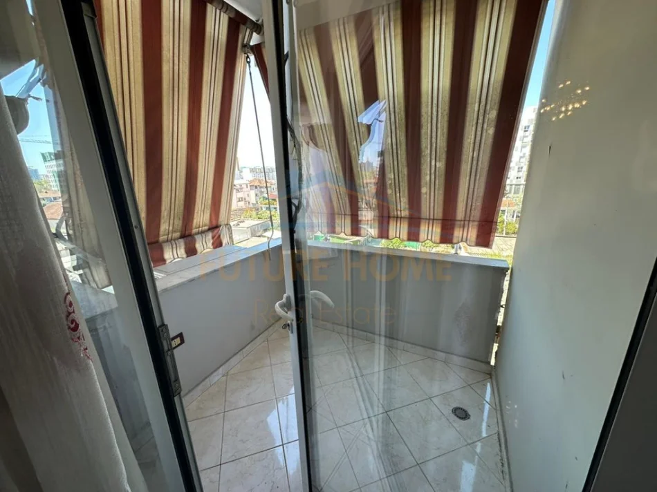 Tirane, shitet apartament 2+1+2, Kati 3, 119 m² 200.000 € (Laprake)