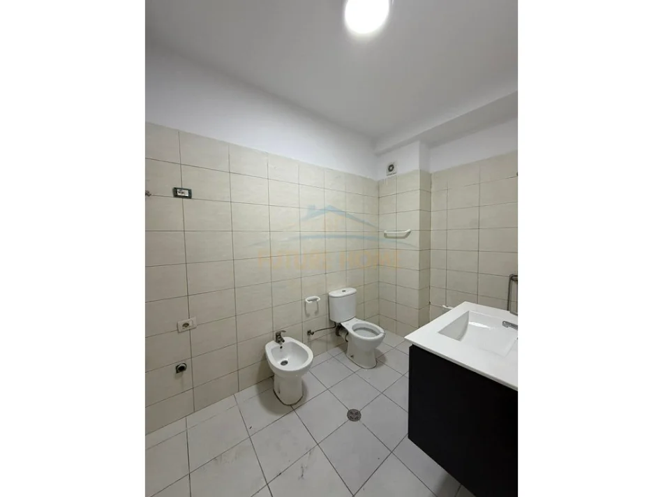 Tirane, shitet apartament 1+1+Aneks+Ballkon Kati 8, 72 m² 125.000 € 