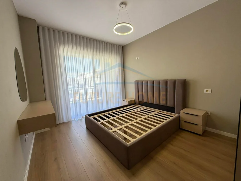 Tirane, shes apartament 1+1 Kati 8, 72 m² 125.000 € (Unaza e Re)