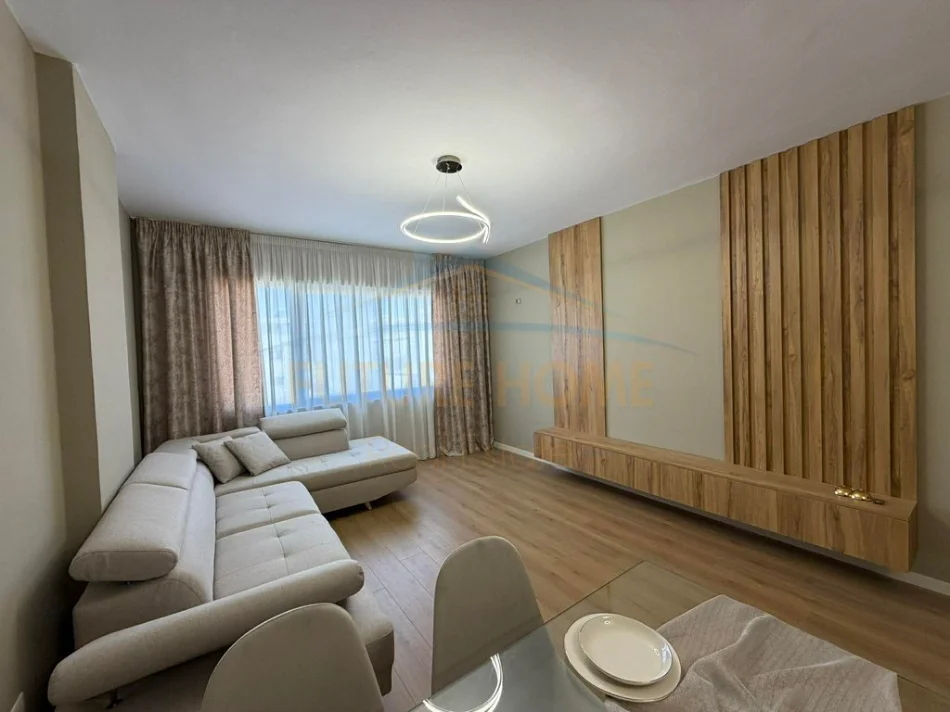 Tirane, shes apartament 1+1 Kati 8, 72 m² 125.000 € (Unaza e Re)