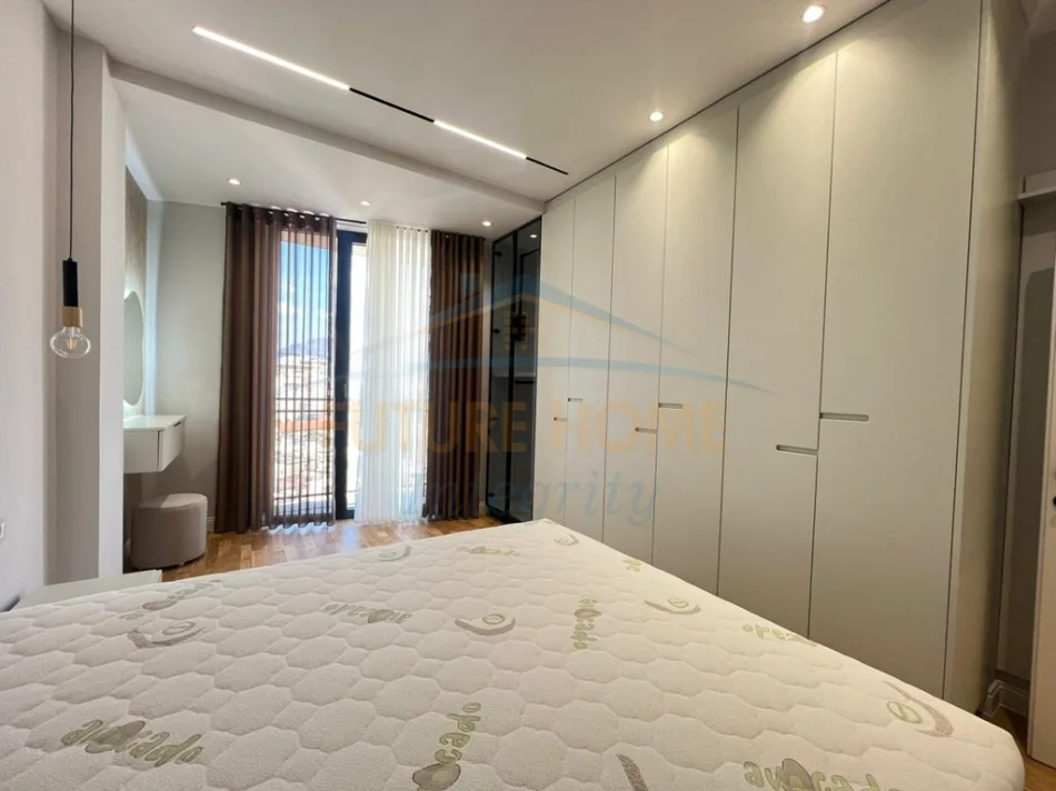 Tirane, shitet apartament 2+1+Ballkon Kati 9, 310.000 € 