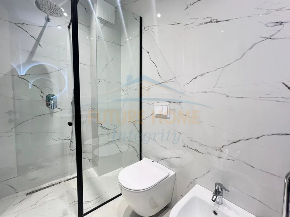 Tirane, shitet apartament 2+1+Ballkon Kati 9, 310.000 € 