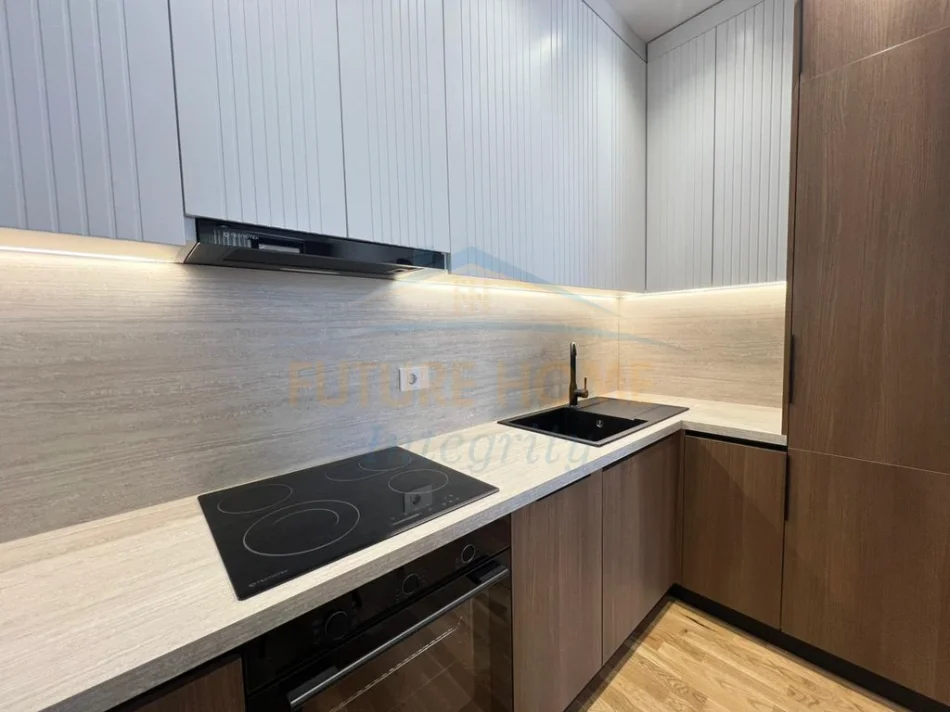 Tirane, shitet apartament 2+1+Ballkon Kati 9, 94 m² 310.000 € (Rruga Mine Peza)