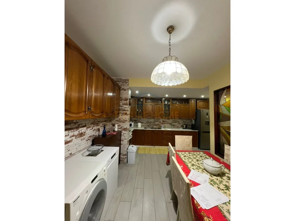 Durres, jepet me qera apartament 3+1+Aneks+Ballkon Kati 10, 228 m² 900 € (Vollga, Durres)
