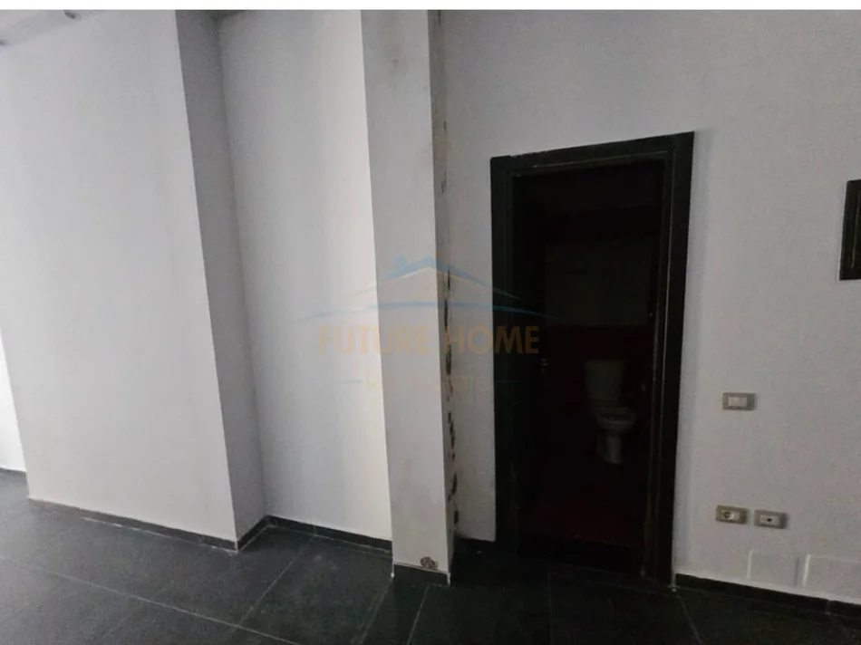 Vlore, shitet ambjent biznesi Kati 0, 60 m² 93.000 € 