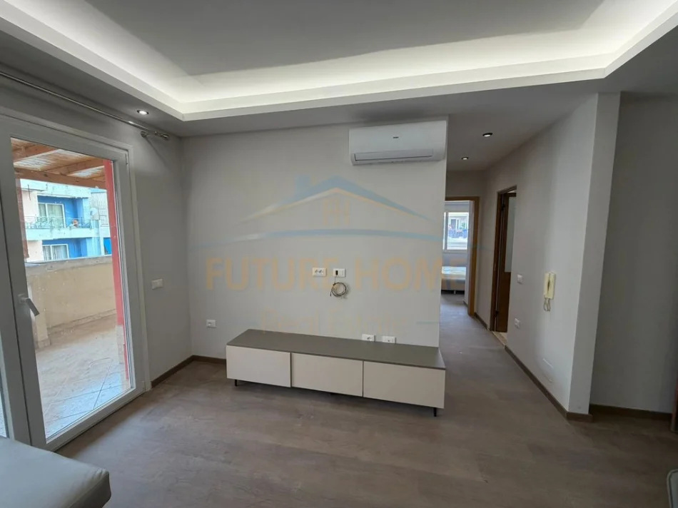 Tirane, jepet me qera apartament 1+1 Kati 7, 97 m² 550 € (Loni Ligori)
