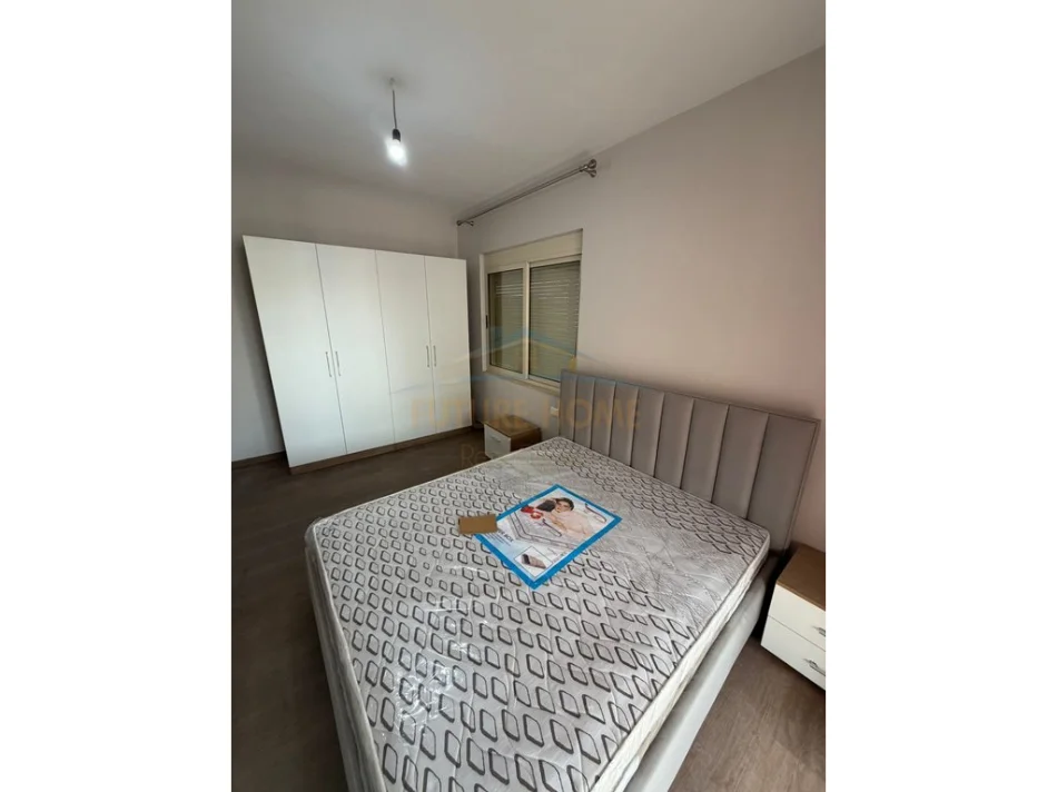 Tirane, jepet me qera apartament 1+1 Kati 7, 97 m² 550 € (Loni Ligori)