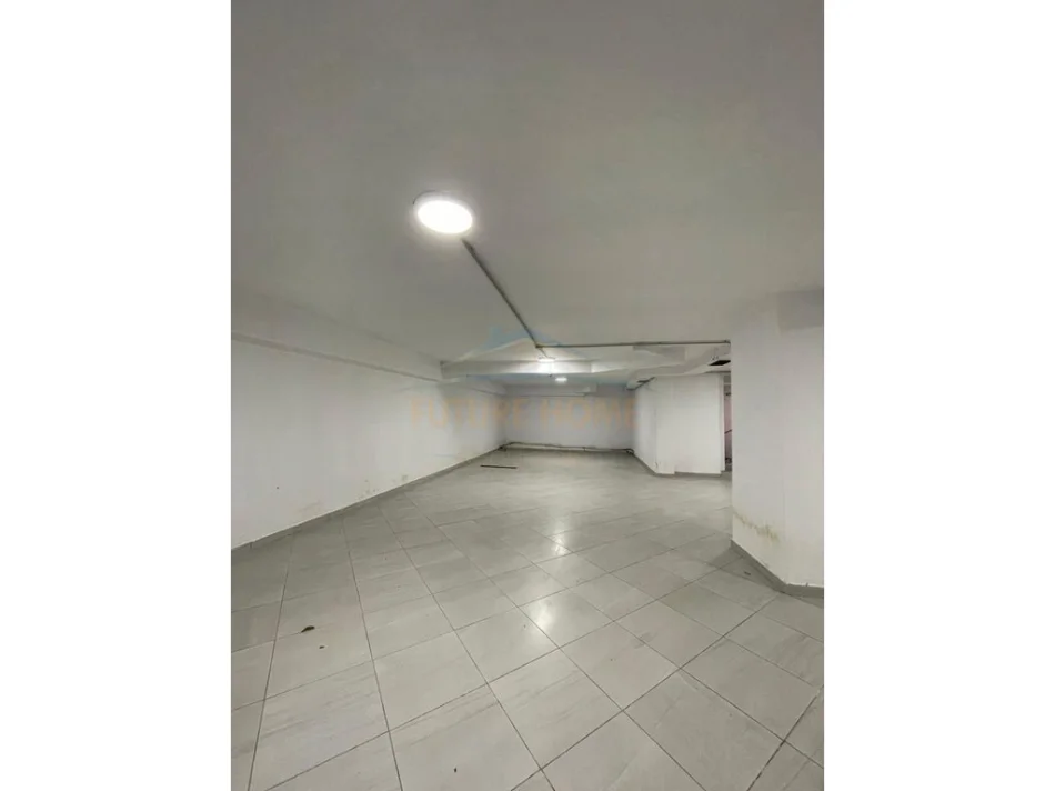 Tirane, jepet me qera ambjent biznesi Kati -1, 402 m² 402 € (Bllok)
