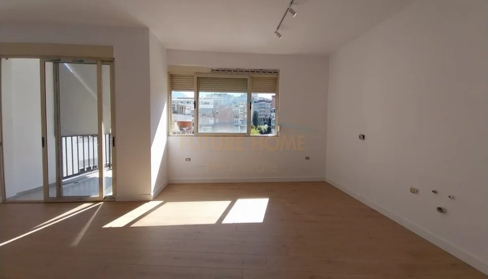 Tirane, shitet apartament 2+1 Kati 4, 85 m² 135.000 € (pasticeri melisa)