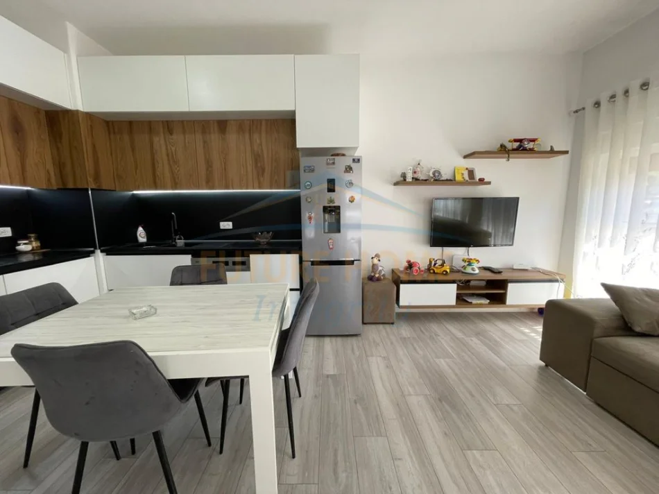 Tirane, shitet apartament 2+1+Ballkon Kati 2, 9 m² 155.000 € (Ali Demi)