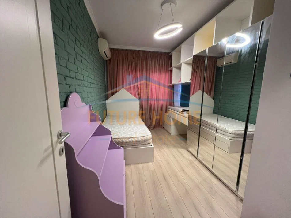 Tirane, shitet apartament 2+1+Ballkon Kati 3, 97 m² 225.000 € (Parku)