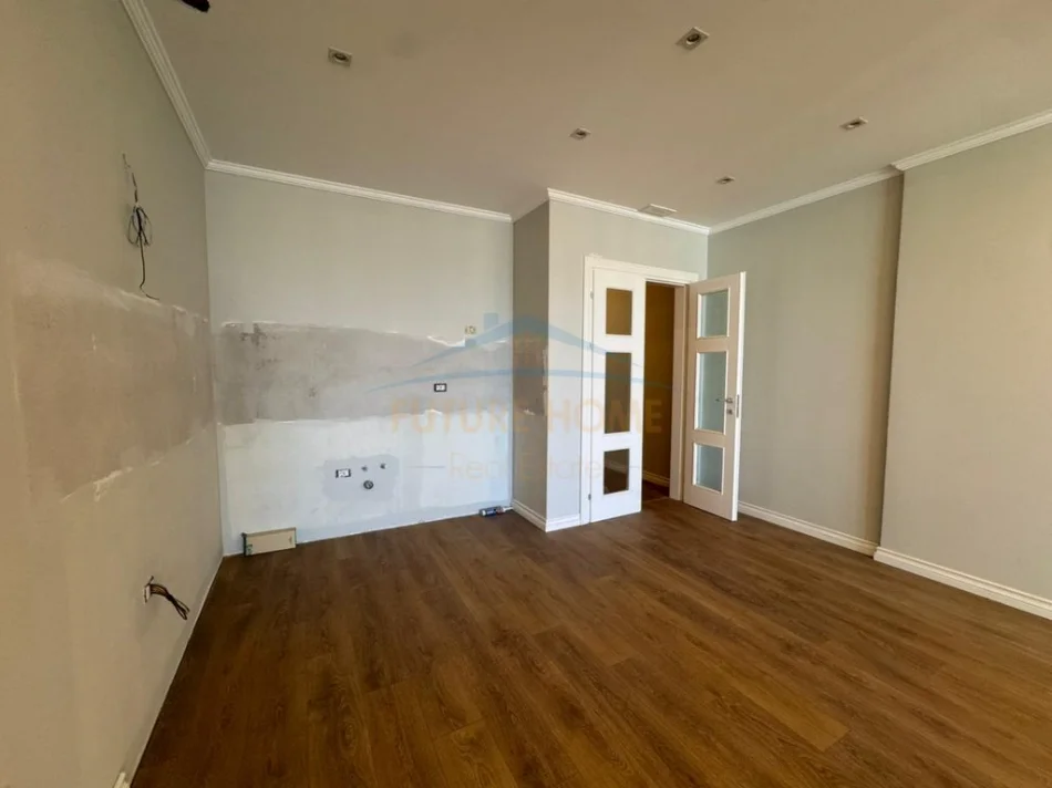 Elbasan, shitet apartament 2+1 Kati 7, 111 m² 145.000 € (Pallati i Sportit, Elbasan,)
