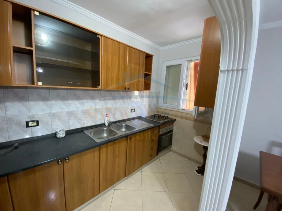 Tirane, shitet apartament 1+1+Ballkon Kati 4, 59 m² 130.000 € (Parku)