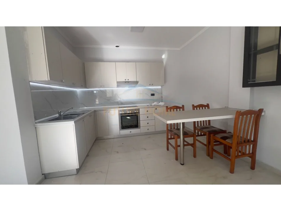 Tirane, jepet me qera apartament 1+1 Kati 1, 62 m² 350 € (Don Bosko)