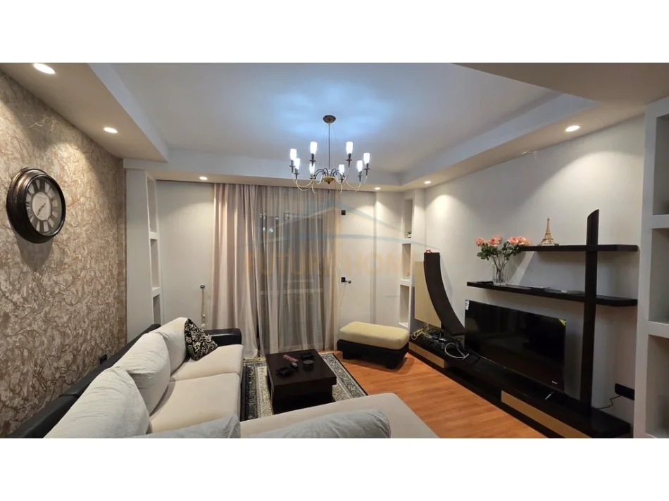 Fier, shitet apartament 3+1 Kati 8, 186 m² 196.000 € (Lagjia 29 Nentori, Fier.)