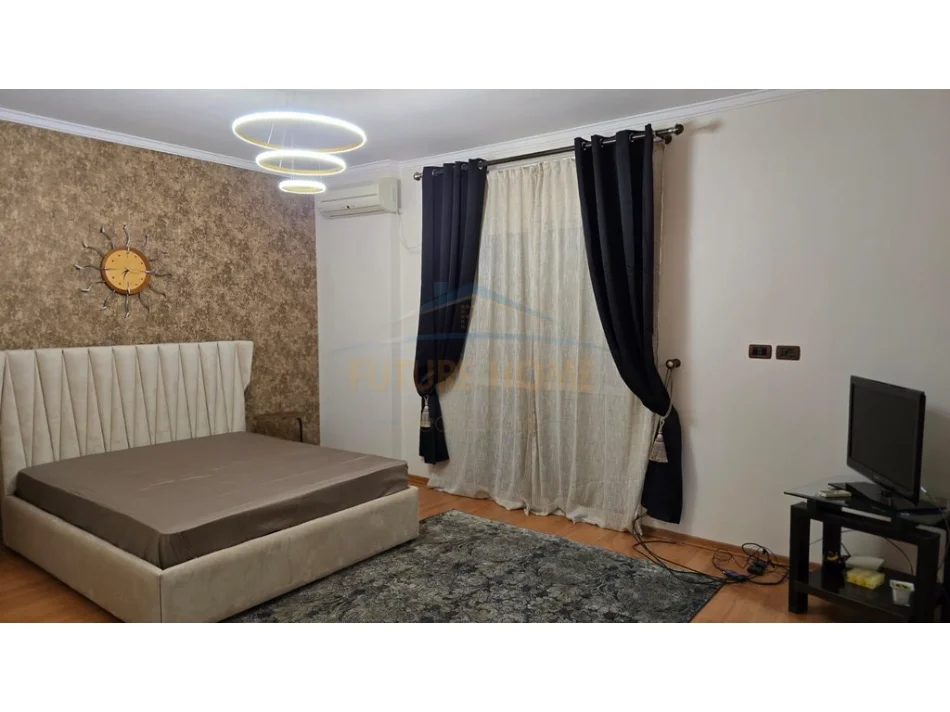 Fier, shitet apartament 3+1 Kati 8, 186 m² 196.000 € (Lagjia 29 Nentori, Fier)