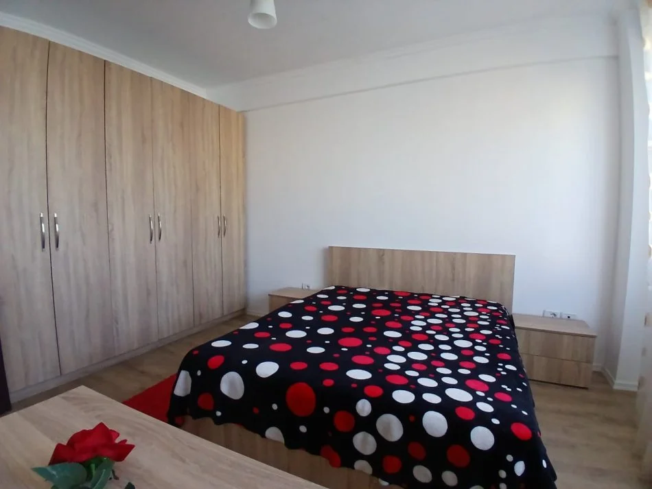 Tirane, jepet me qera apartament 1+1+Ballkon Kati 9, 70 m² 350 € (Kompleksi Fratari Astir)