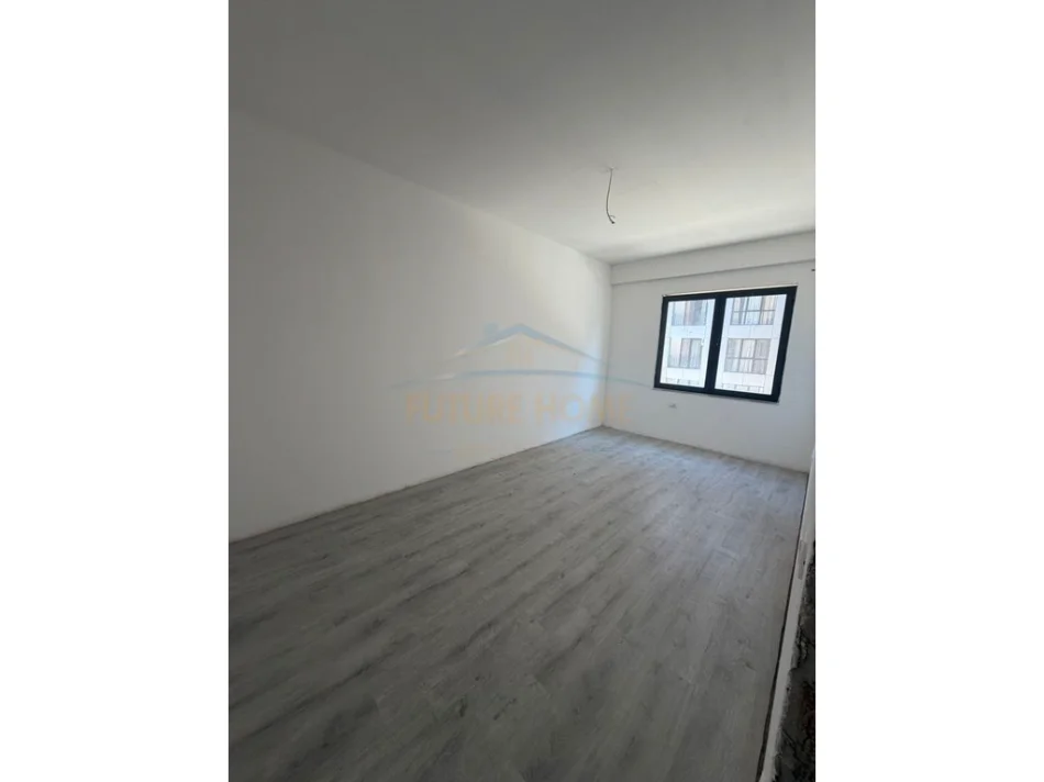 Tirane, shes apartament 2+1+Ballkon Kati 3, 100 m² 160.000 € (unaze e re)