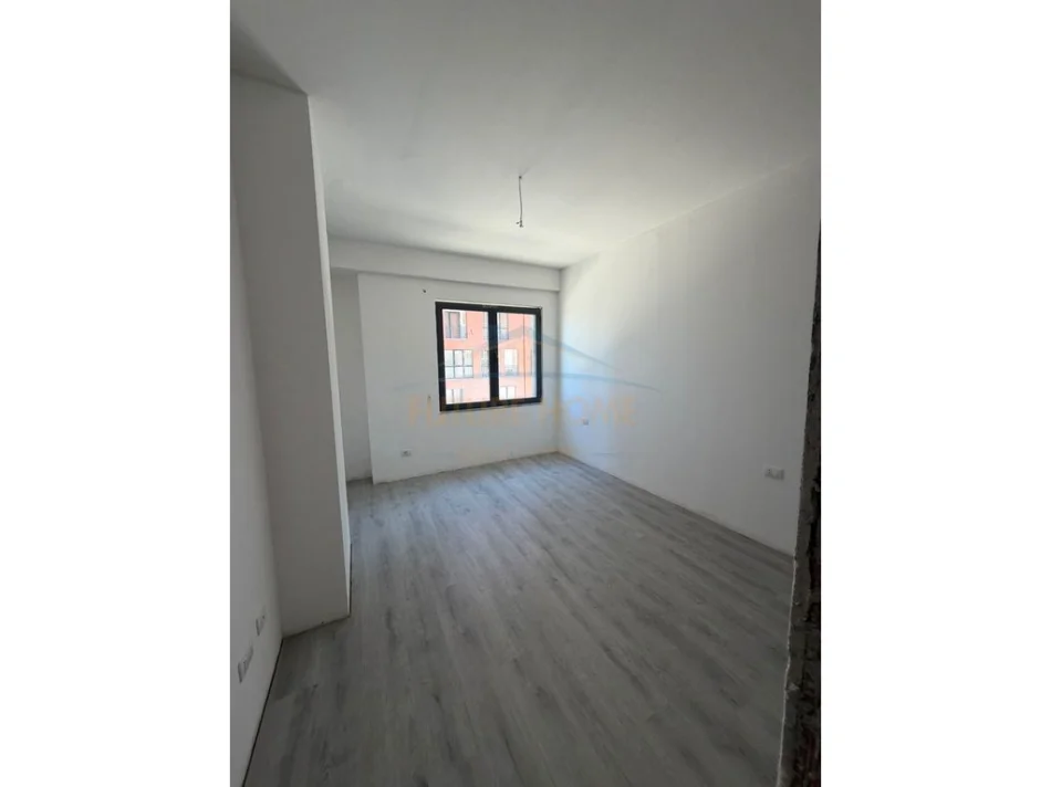 Tirane, shitet apartament 2+1+Ballkon Kati 3, 100 m² 160.000 € (UNAZA E RE)