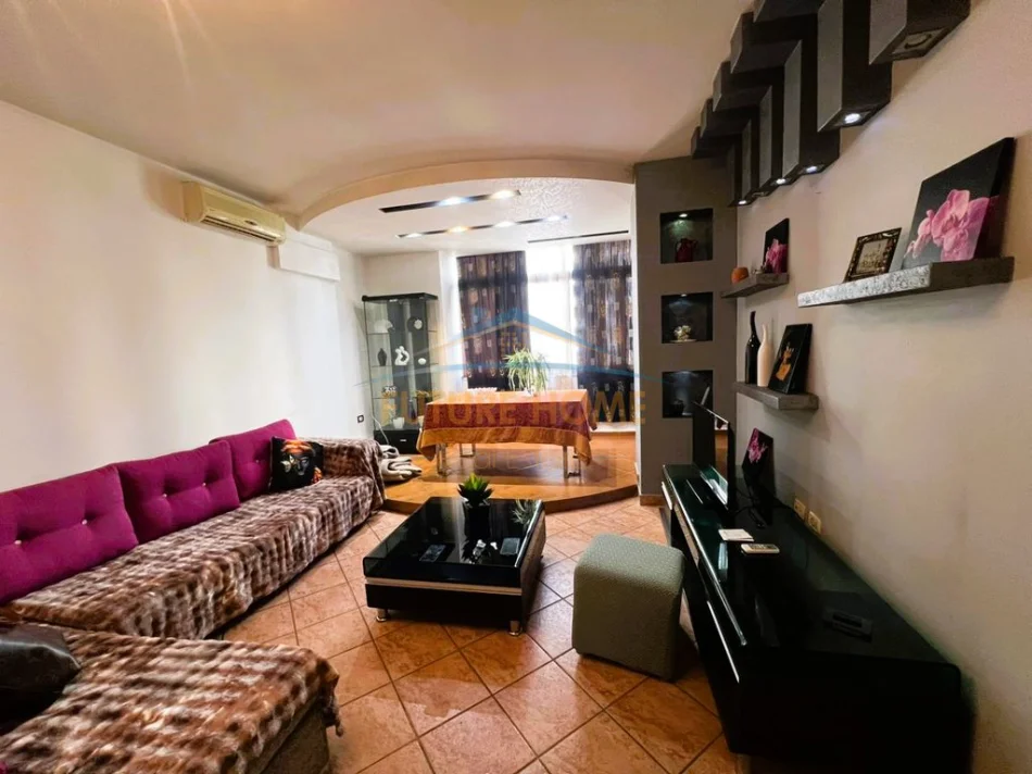 Tirane, jepet me qera apartament 1+1+Aneks+Ballkon Kati 2, 74 m² 550 € 